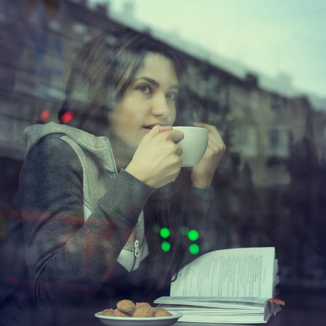 woman-drinking-coffee-p-1080